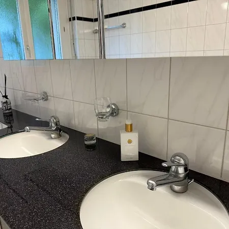 New In 3 Bedrooms And Spacious 公寓 *